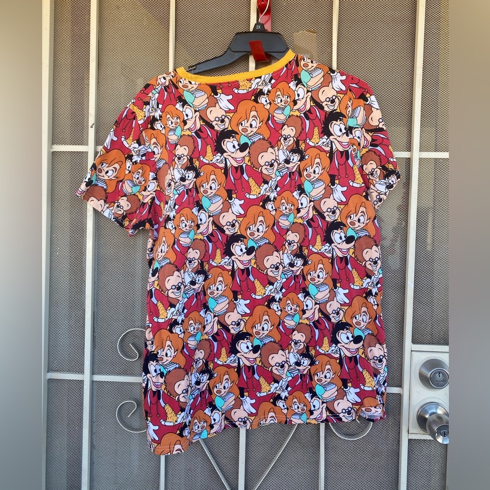 Disney AOP shirt max and Roxanne size 2xl unisex